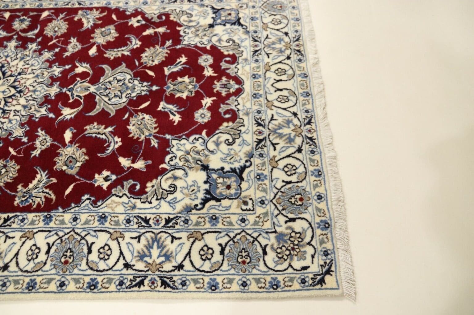 Persian Rug Nain 198 x 122 cm Wool Hand-knotted