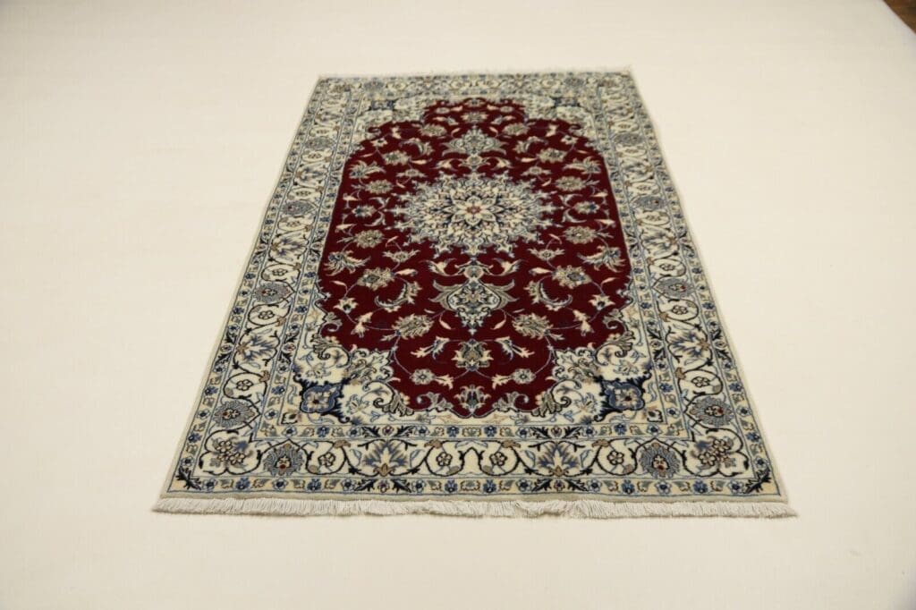 Persian Rug Nain 198 x 122 cm Wool Hand-knotted