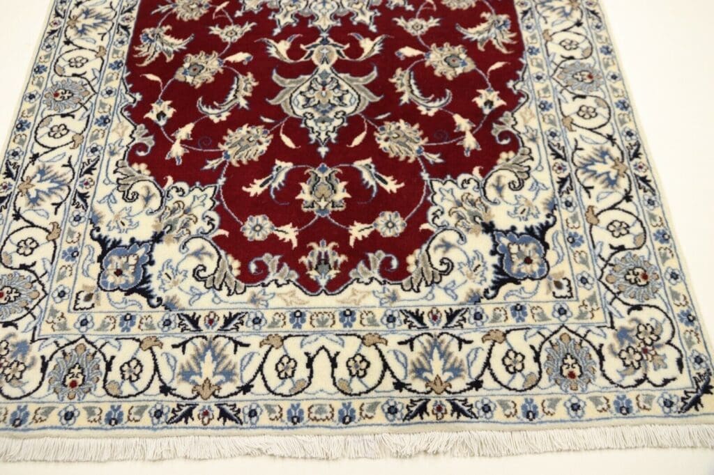 Persian Rug Nain 198 x 122 cm Wool Hand-knotted