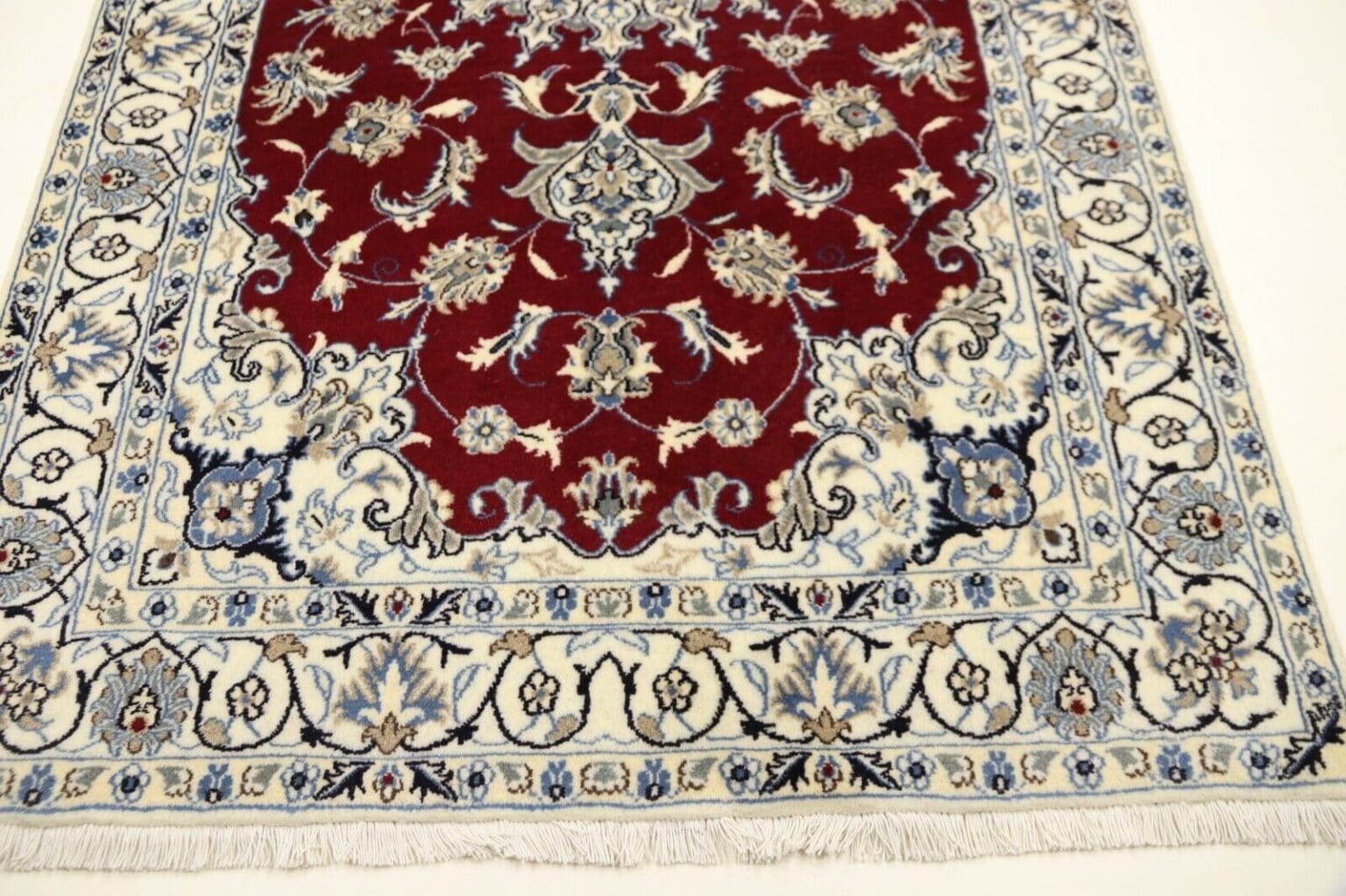 Persian Rug Nain 198 x 122 cm Wool Hand-knotted