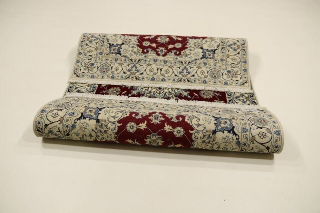Persian Rug Nain 198 x 122 cm Wool Hand-knotted