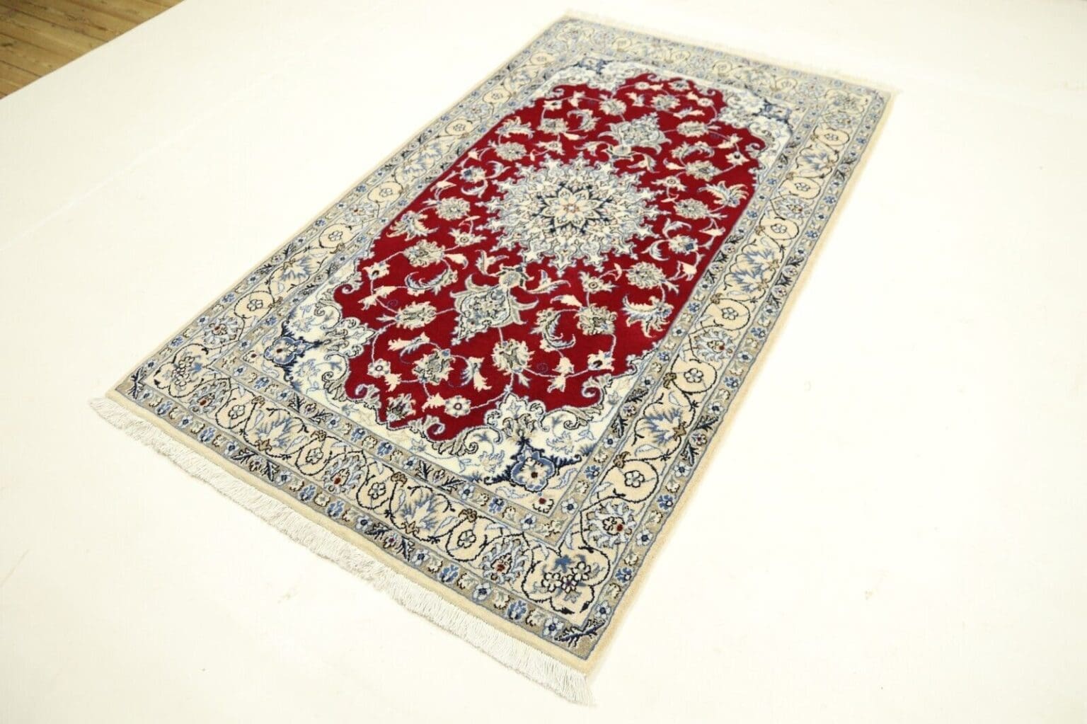 Persian Rug Nain 203 x 145 cm Wool Hand-knotted