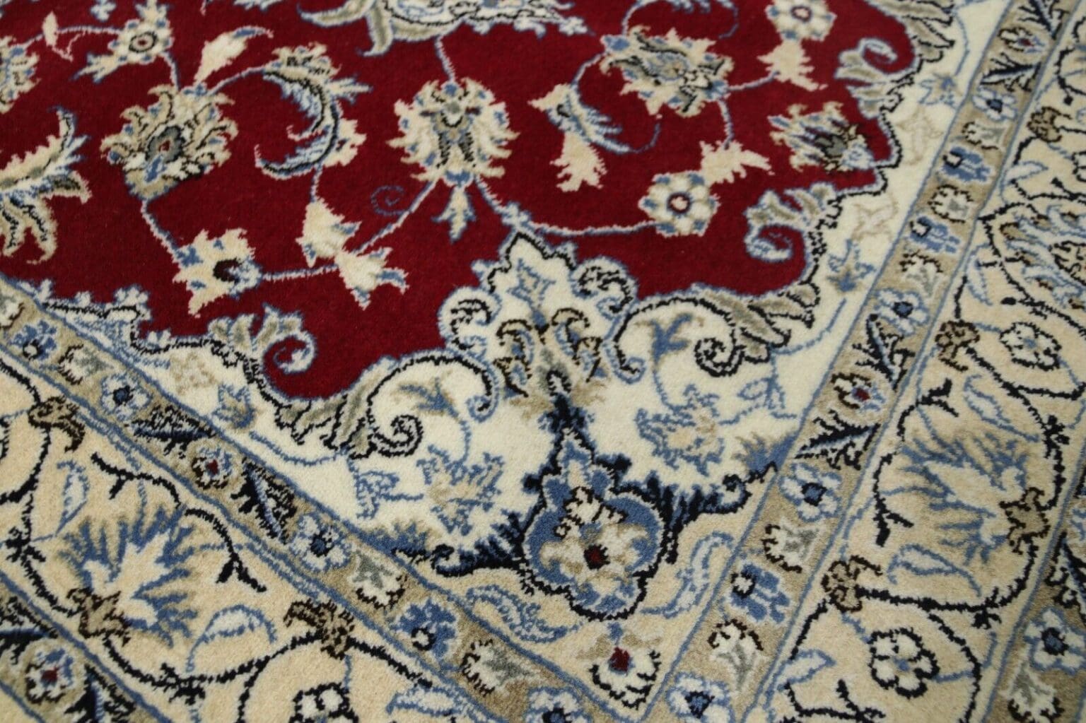 Persian Rug Nain 203 x 145 cm Wool Hand-knotted