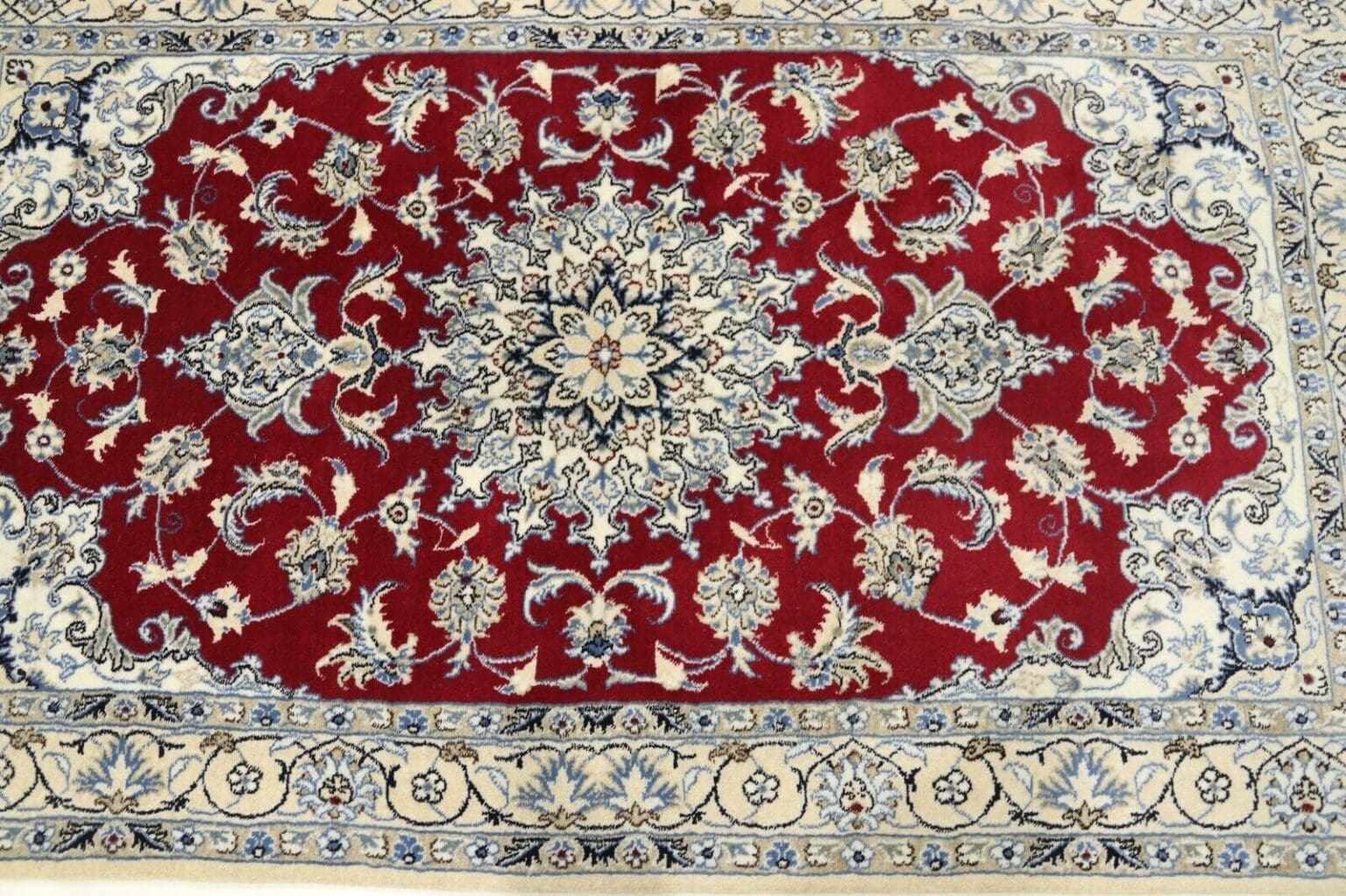 Persian Rug Nain 203 x 145 cm Wool Hand-knotted