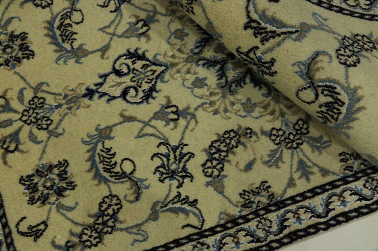 Persian Rug Nain 137 x 86 cm Wool Hand-knotted