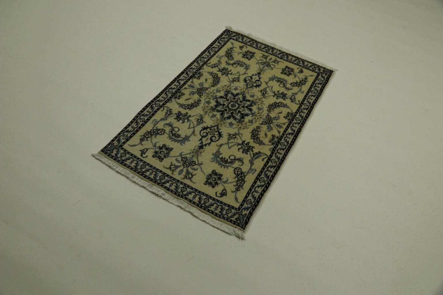 Persian Rug Nain 137 x 86 cm Wool Hand-knotted