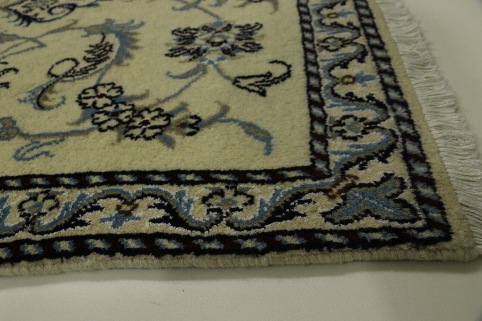 Persian Rug Nain 137 x 86 cm Wool Hand-knotted