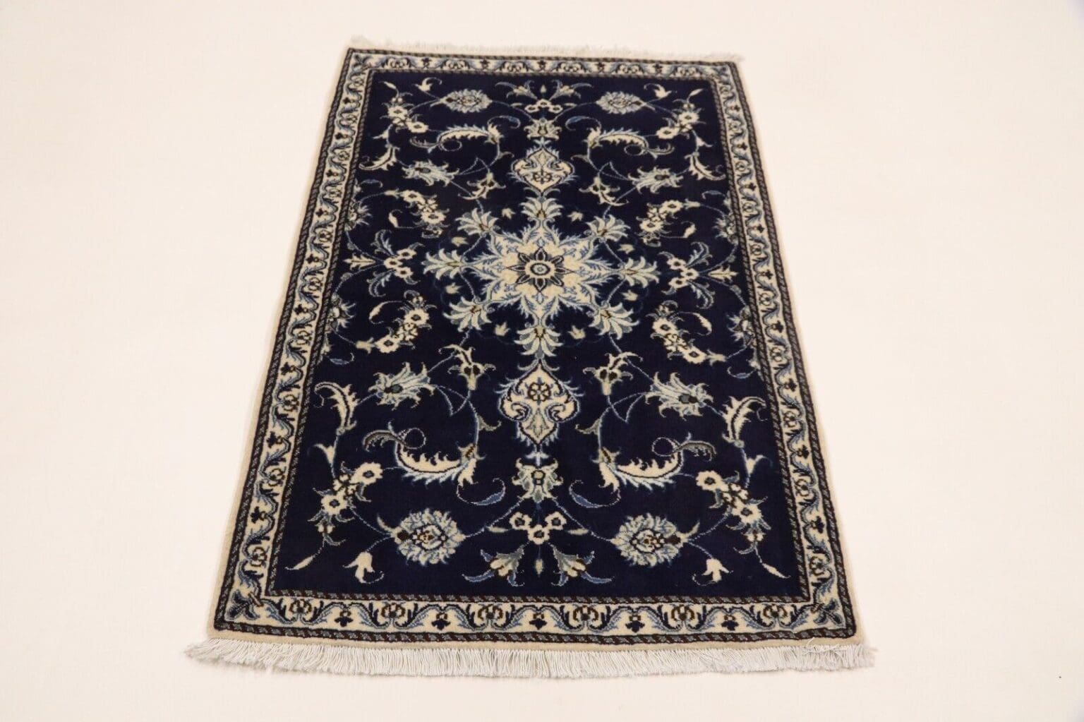 Persian Rug Nain 135 x 92 cm Wool Hand-knotted