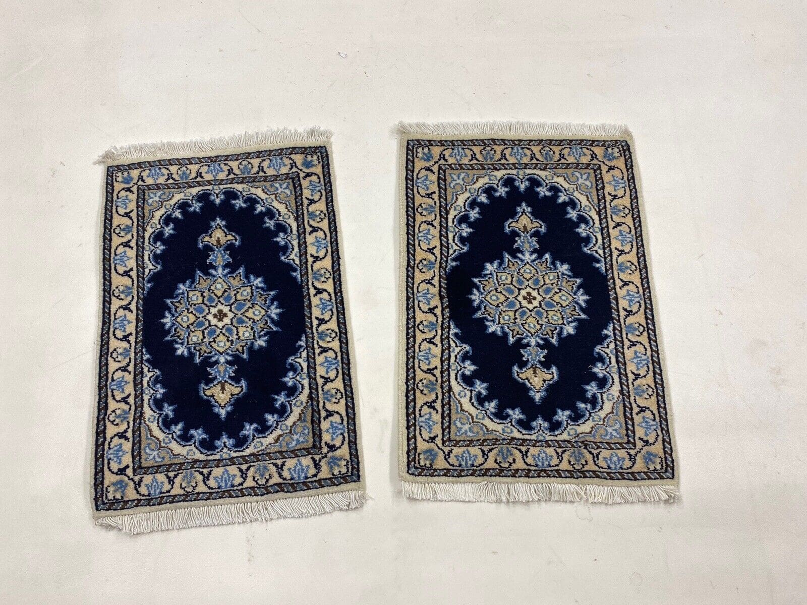 Persian Rug Nain 60 x 40 cm Wool Hand-knotted