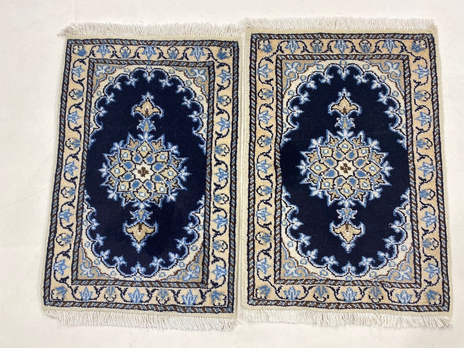 Persian Rug Nain 60 x 40 cm Wool Hand-knotted