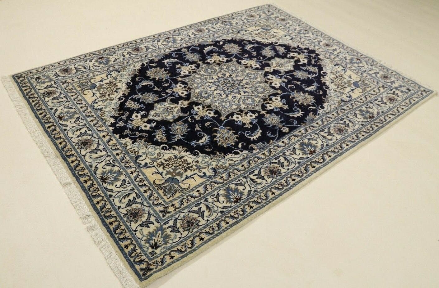 Persian Rug Nain 206 x 147 cm Wool Hand-knotted