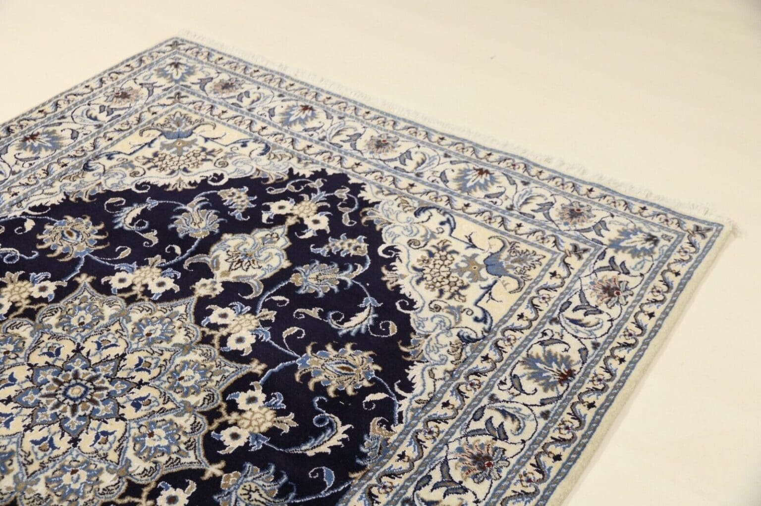 Persian Rug Nain 206 x 147 cm Wool Hand-knotted