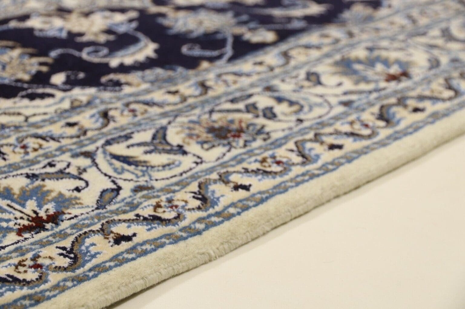 Persian Rug Nain 206 x 147 cm Wool Hand-knotted