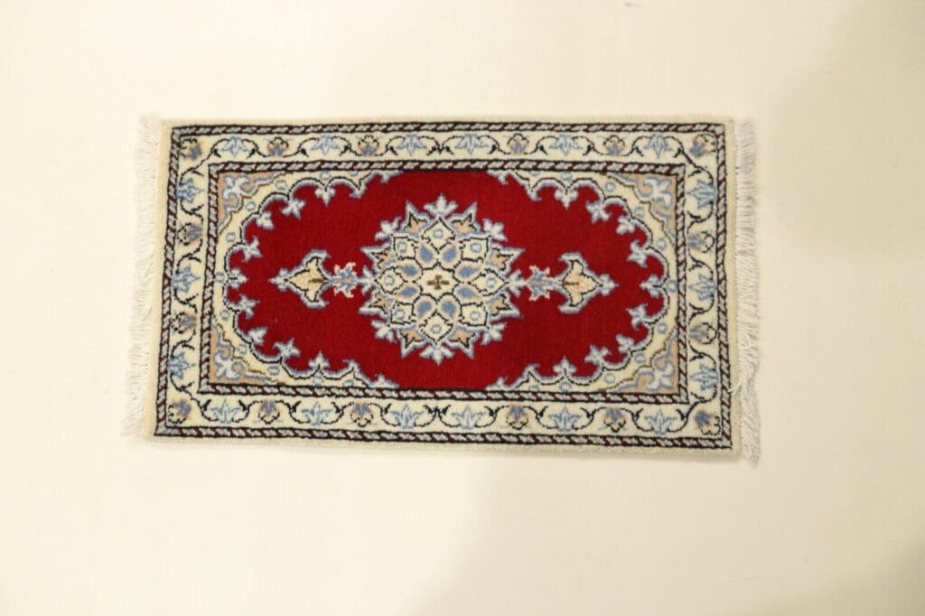 Persian Rug Nain 60 x 40 cm Wool Hand-knotted
