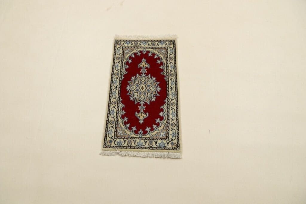 Persian Rug Nain 60 x 40 cm Wool Hand-knotted