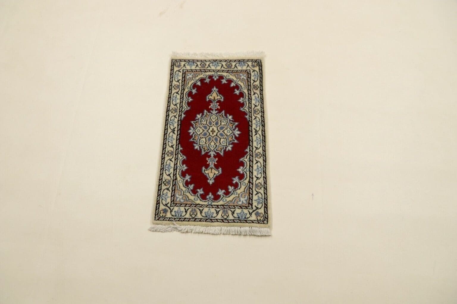 Persian Rug Nain 60 x 40 cm Wool Hand-knotted