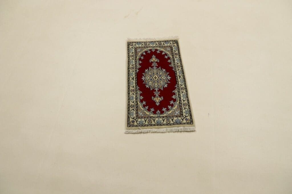 Persian Rug Nain 60 x 40 cm Wool Hand-knotted