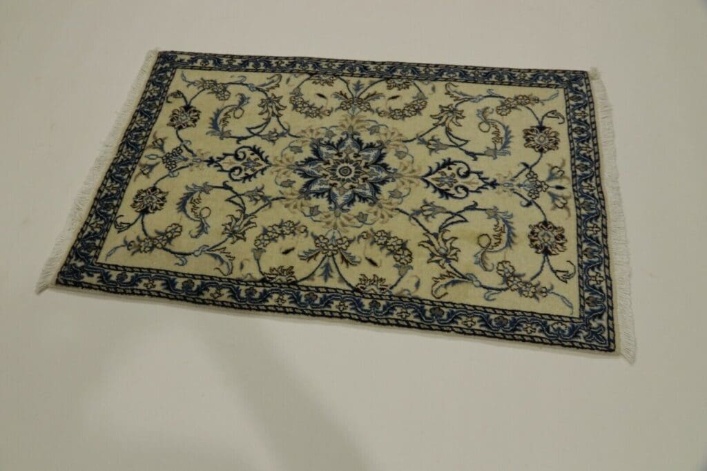 Persian Rug Nain 137 x 91 cm Wool Hand-knotted