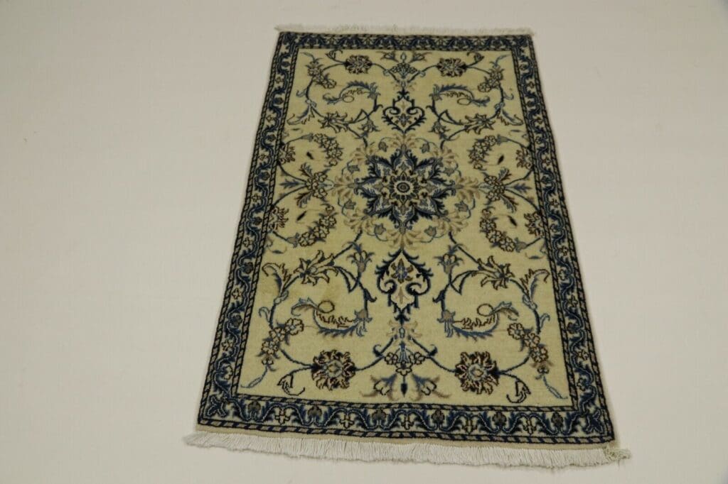 Persian Rug Nain 137 x 91 cm Wool Hand-knotted