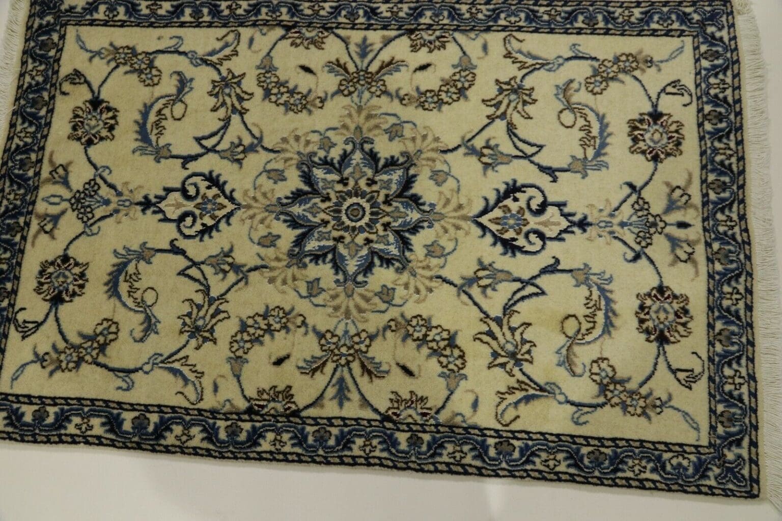 Persian Rug Nain 137 x 91 cm Wool Hand-knotted
