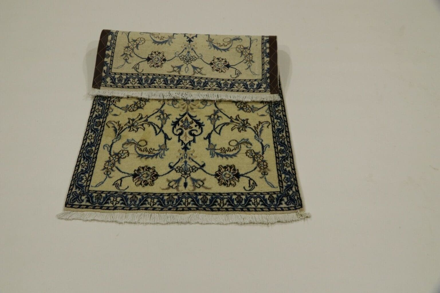 Persian Rug Nain 137 x 91 cm Wool Hand-knotted
