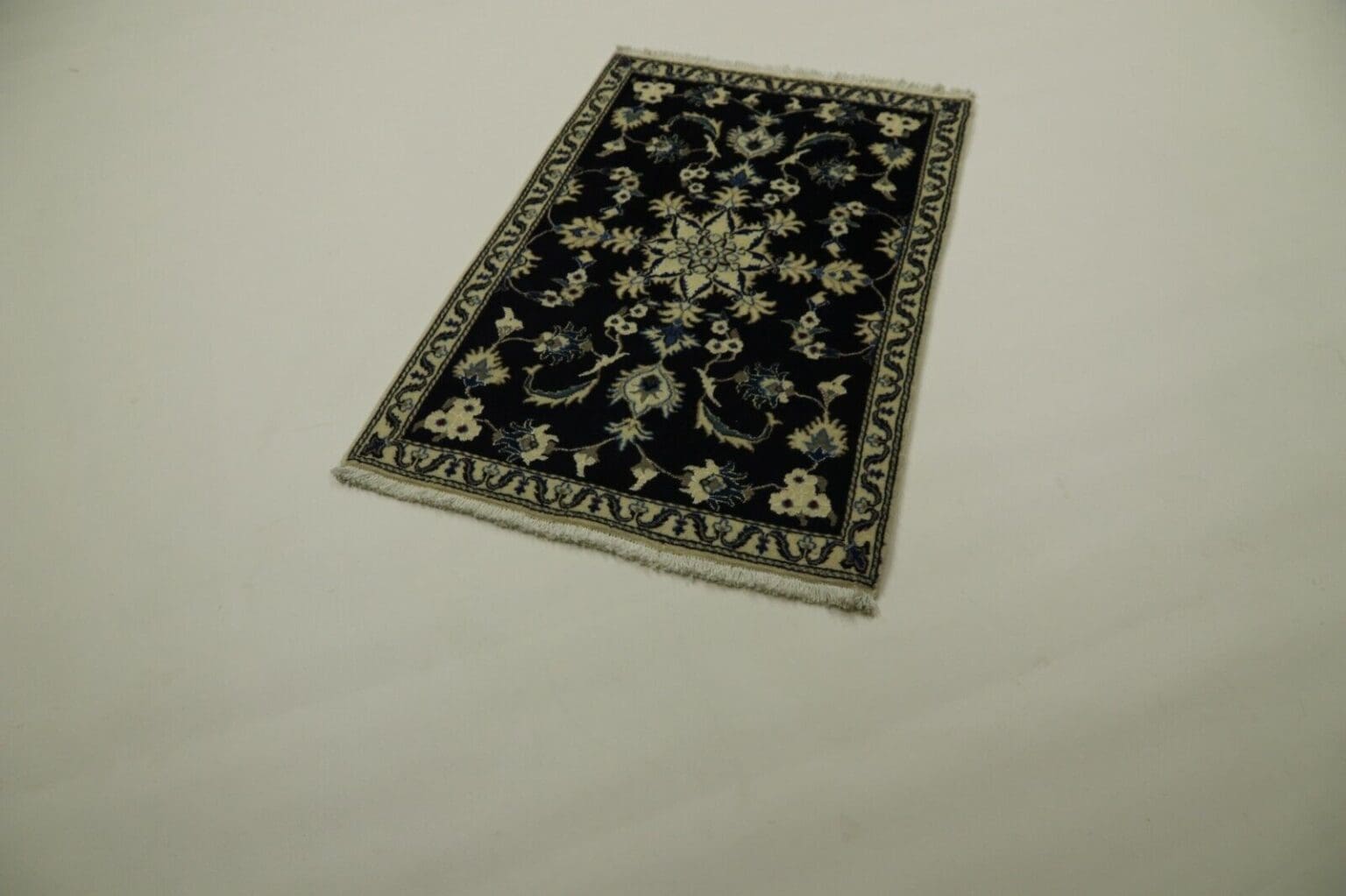 Persian Rug Nain 133 x 89 cm Wool Hand-knotted