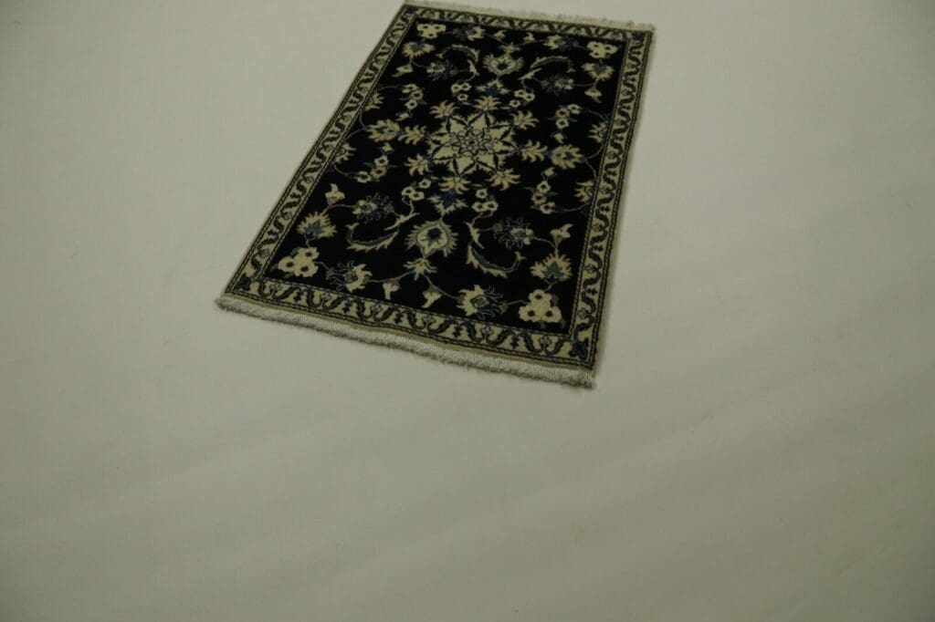 Persian Rug Nain 133 x 89 cm Wool Hand-knotted