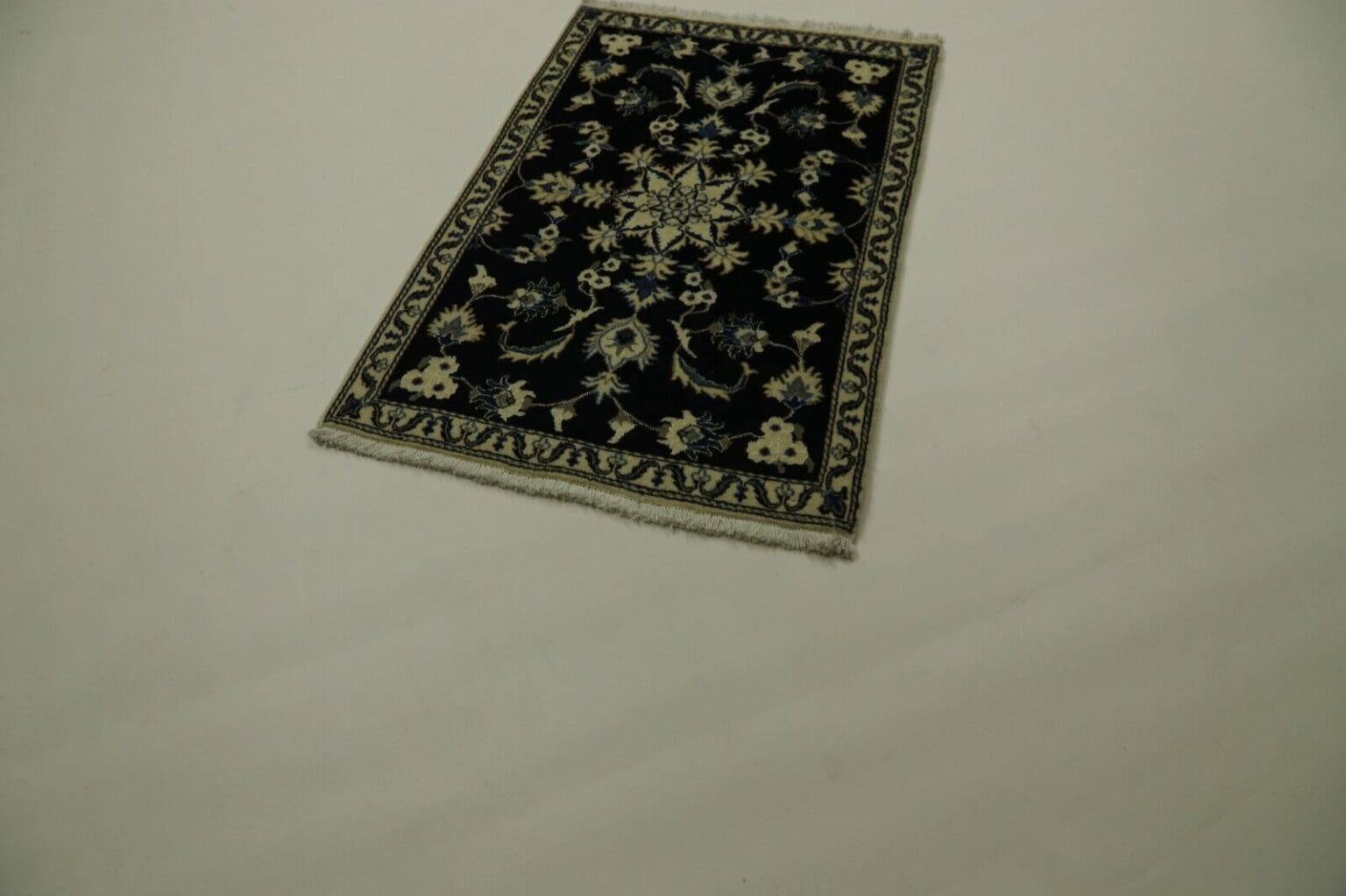 Persian Rug Nain 133 x 89 cm Wool Hand-knotted