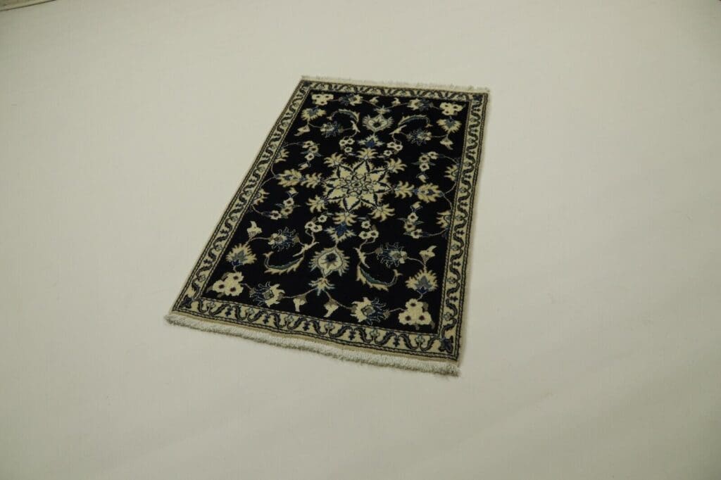 Persian Rug Nain 133 x 89 cm Wool Hand-knotted