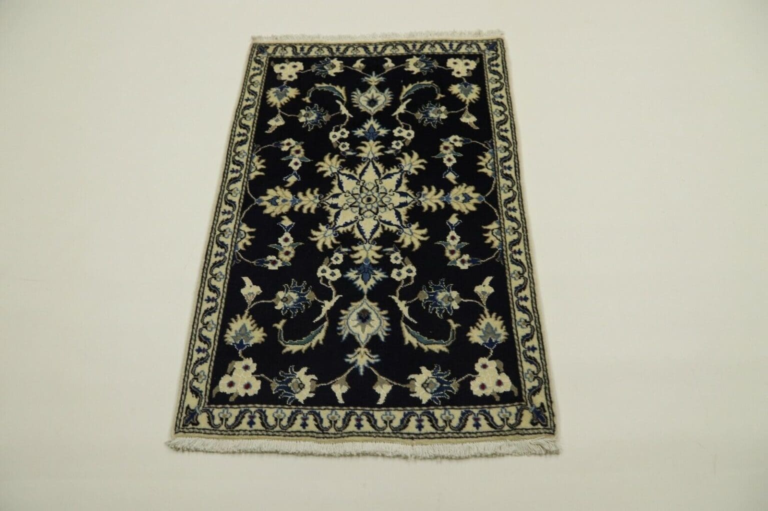 Persian Rug Nain 133 x 89 cm Wool Hand-knotted