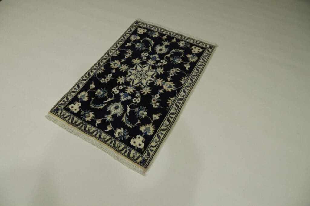 Persian Rug Nain 133 x 89 cm Wool Hand-knotted