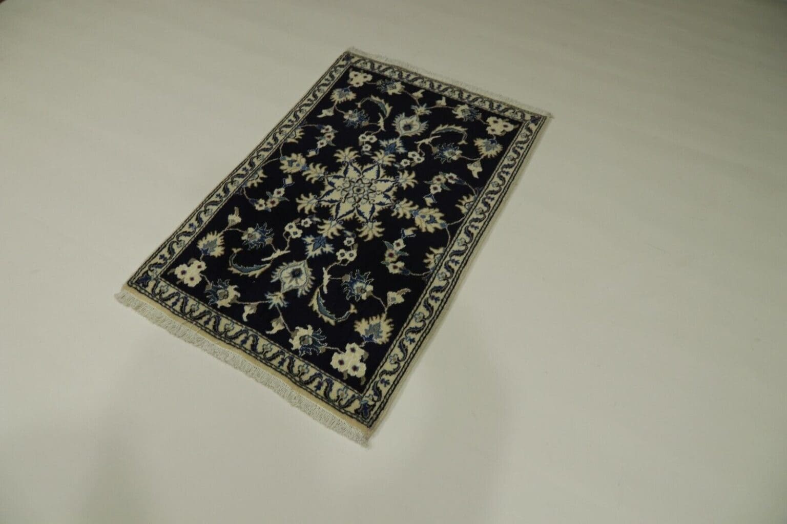 Persian Rug Nain 133 x 89 cm Wool Hand-knotted