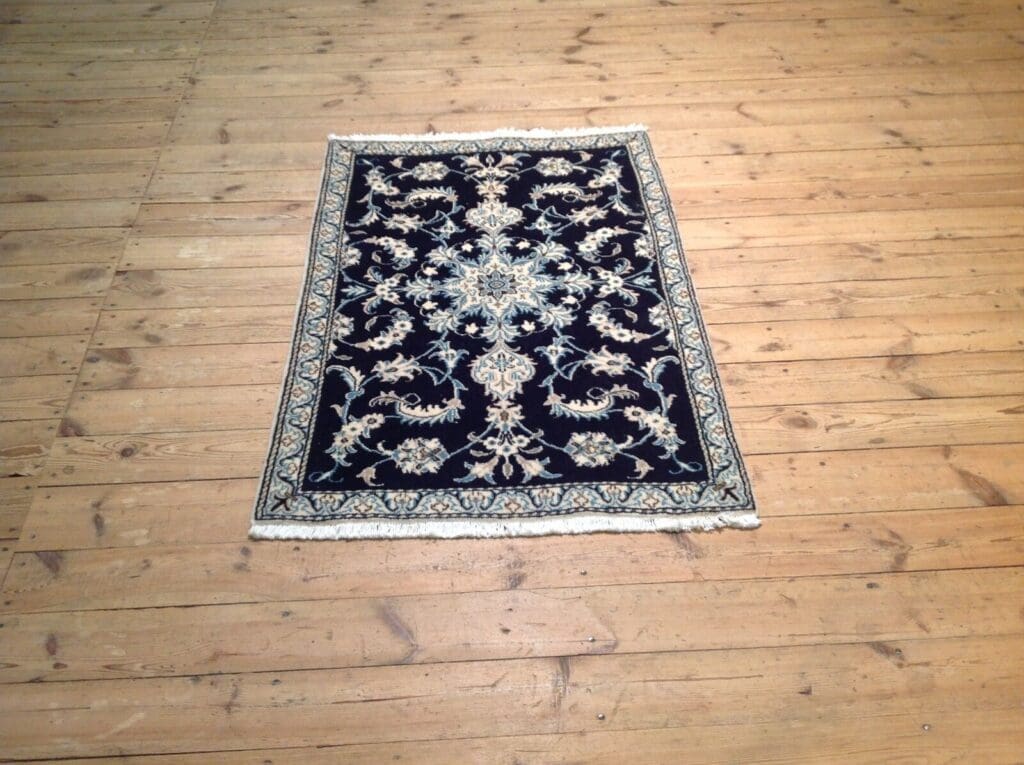Persian Rug Nain 138 x 94 cm Wool Hand-knotted