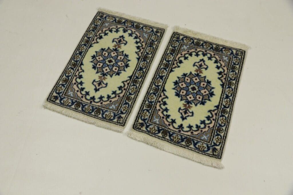 Persian Rug Nain 60 x 40 cm Wool Hand-knotted