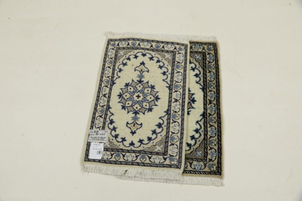 Persian Rug Nain 60 x 40 cm Wool Hand-knotted