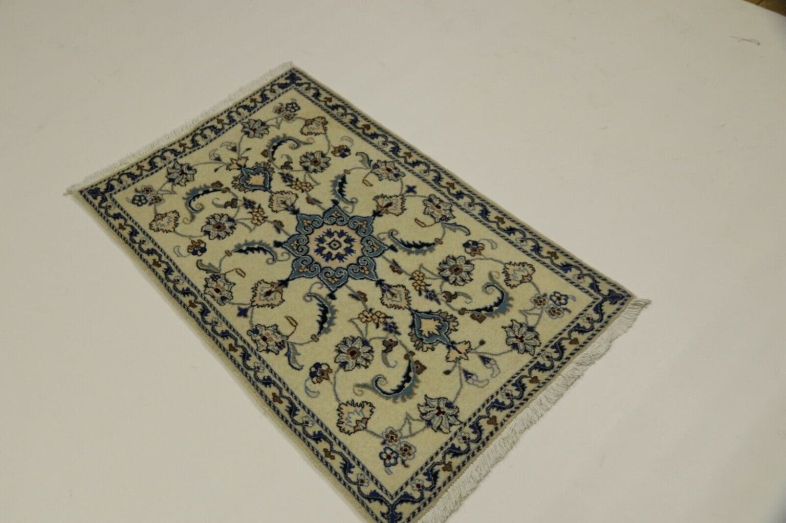 Persian Rug Nain 137 x 85 cm Wool Hand-knotted