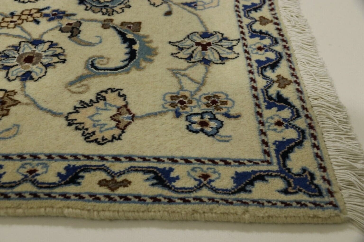 Persian Rug Nain 137 x 85 cm Wool Hand-knotted