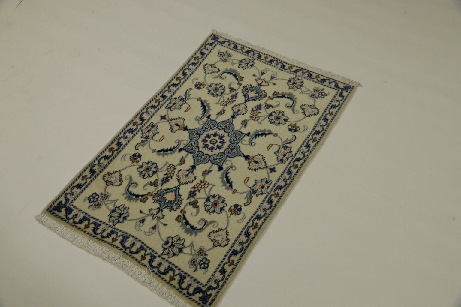 Persian Rug Nain 137 x 85 cm Wool Hand-knotted