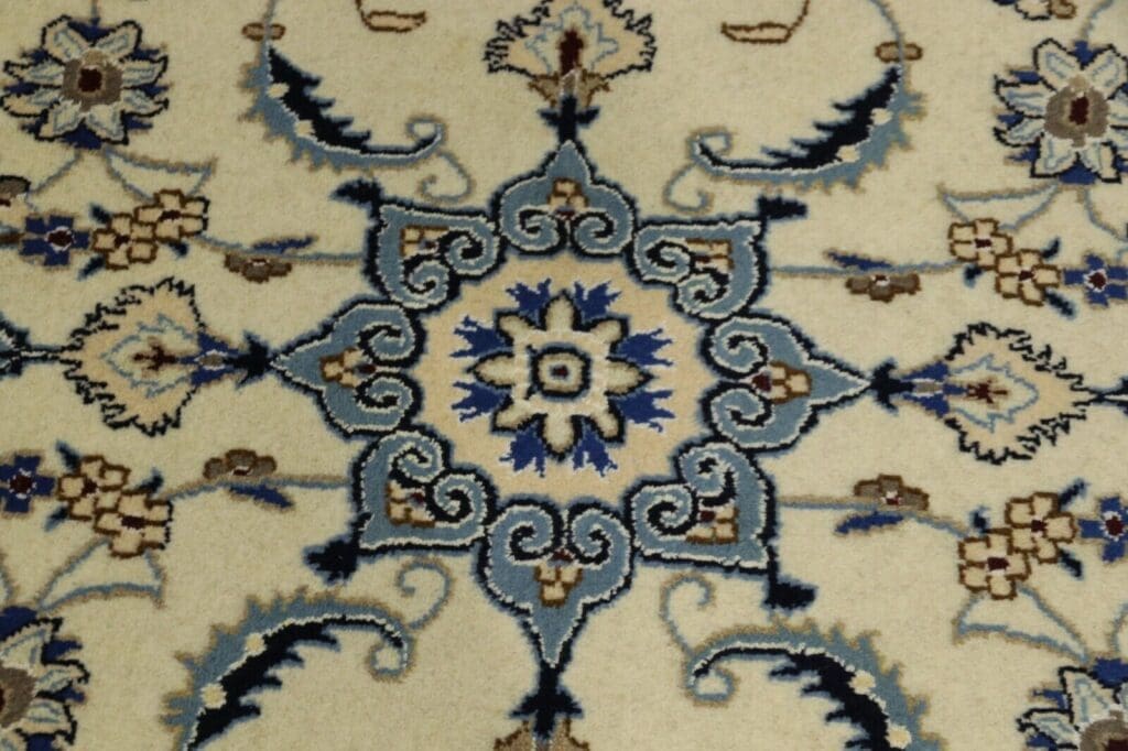 Persian Rug Nain 137 x 85 cm Wool Hand-knotted