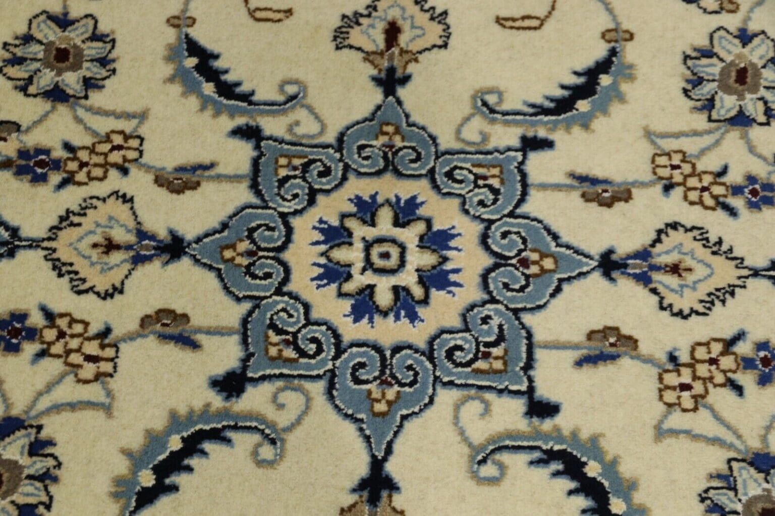 Persian Rug Nain 137 x 85 cm Wool Hand-knotted