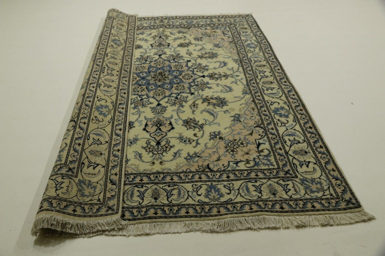 Persian Rug Nain 228 x 166 cm Wool Hand-knotted