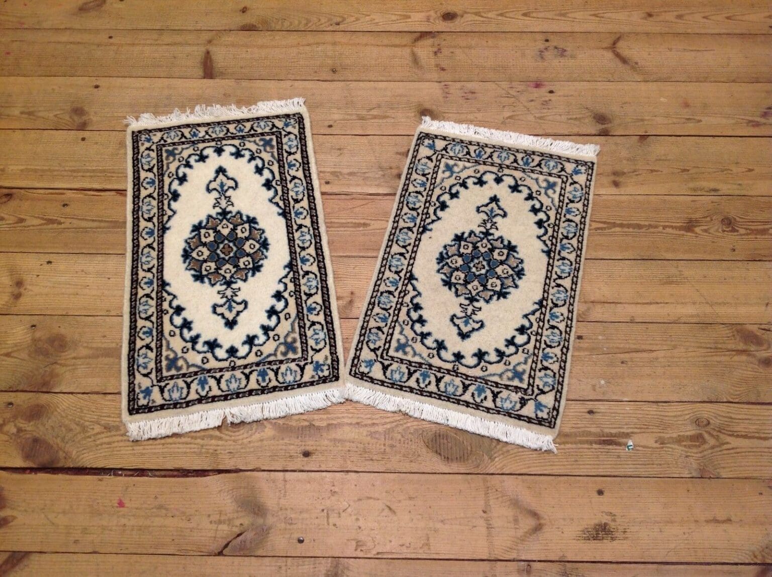 Persian Rug Nain 60x40 cm Wool Hand-knotted