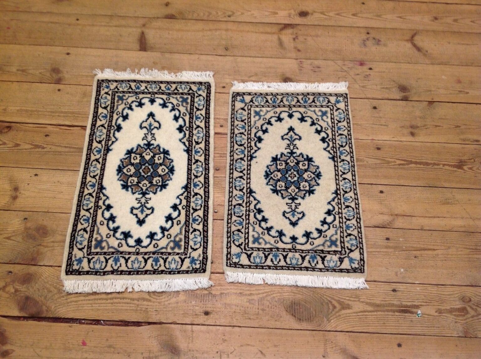 Persian Rug Nain 60x40 cm Wool Hand-knotted