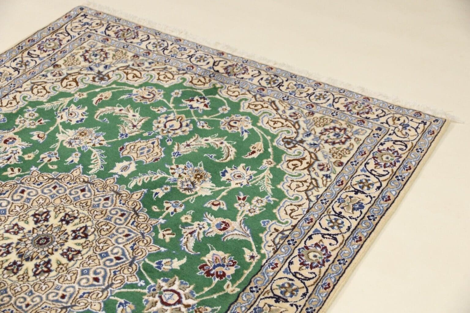 Persian Rug Nain 178 x 120 cm Wool Hand-knotted
