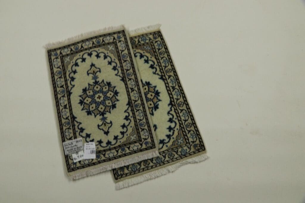 Persian Rug Nain 60 x 40 cm Wool Hand-knotted