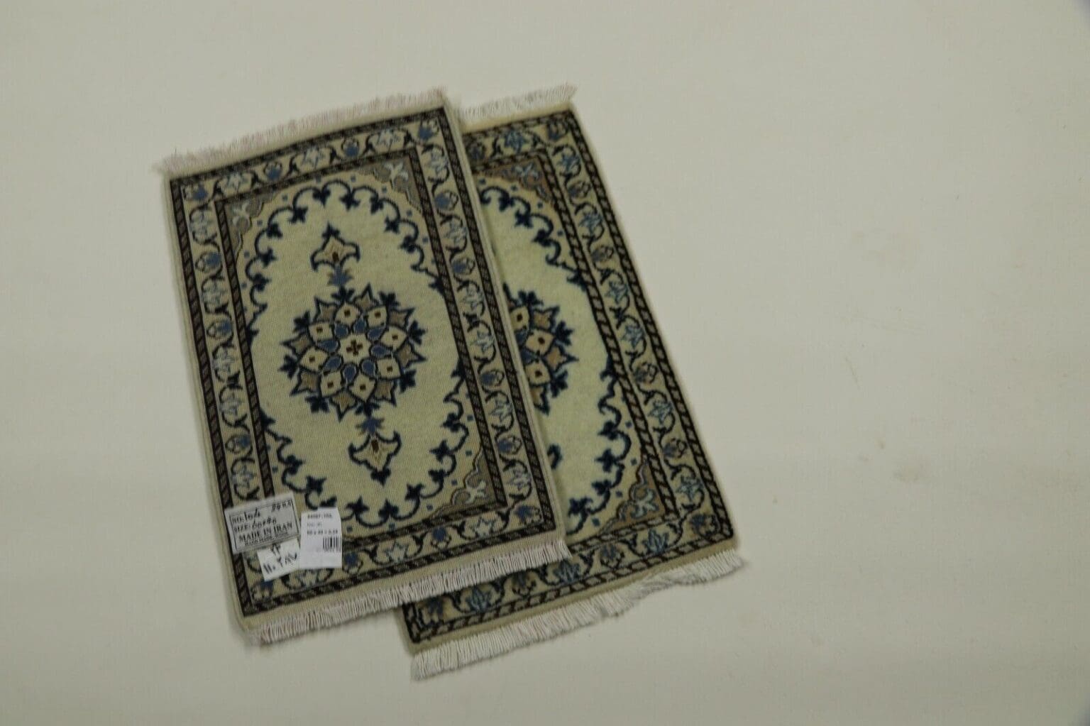 Persian Rug Nain 60 x 40 cm Wool Hand-knotted