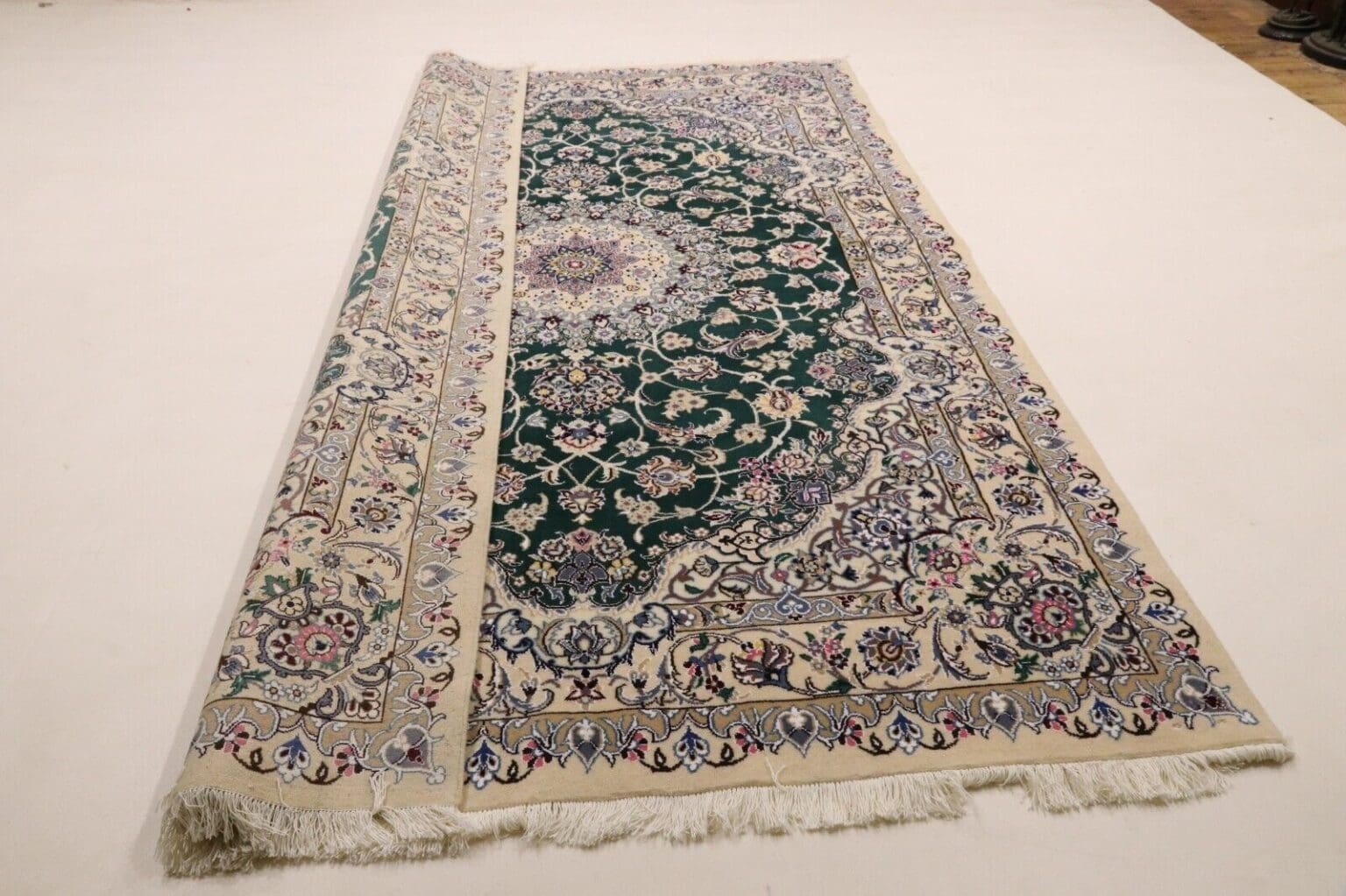 Persian Rug Nain 257 x 158 cm Wool Hand-knotted