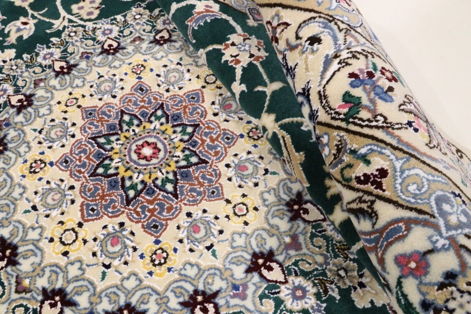 Persian Rug Nain 257 x 158 cm Wool Hand-knotted