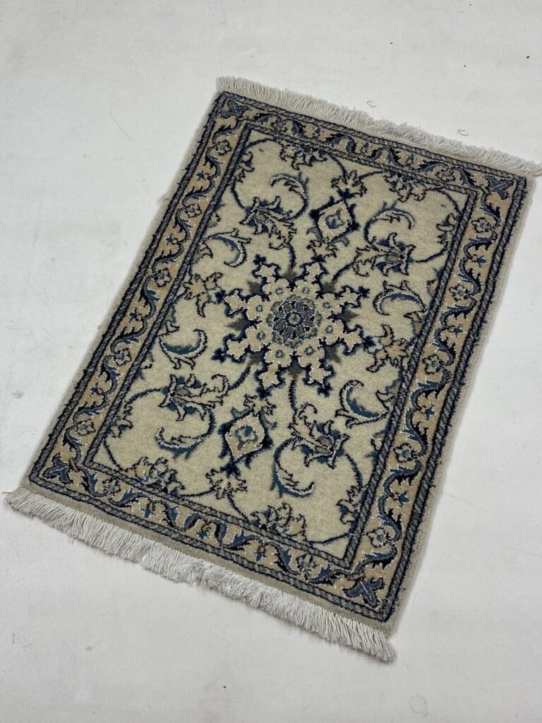 Persian Rug Nain 90 x 60 cm Wool Hand-knotted