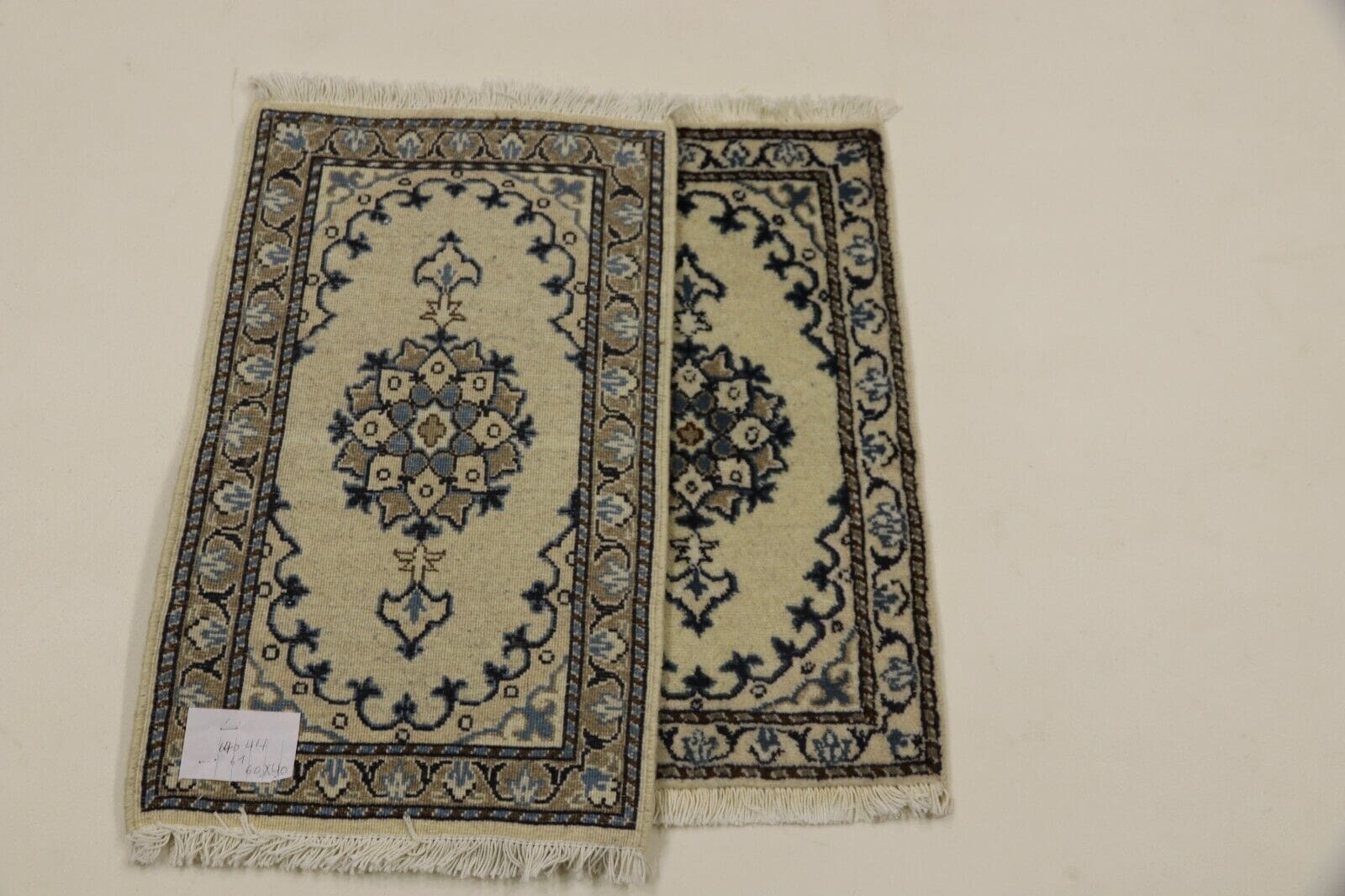 2-x-handgeknupfter-orientteppich-nain-grobe-60-x-40-cm-300000-4 Persian Rug Nain 60 x 40 cm Wool Hand-knotted
